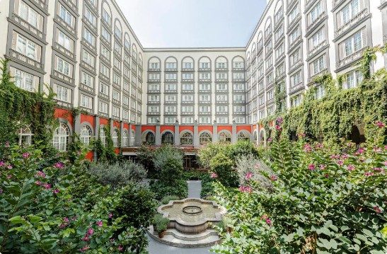 Four Seasons Hotel Mexico City exterior and pool area