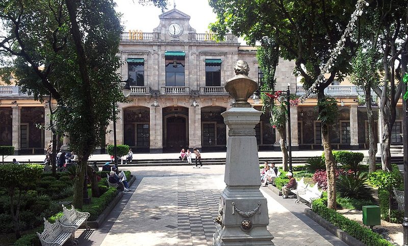 Palacio Municipal de Tlalpan showing the colonial-era municipal building in the historic center