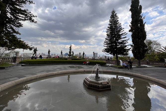100% private tour in Chapultepec Castle & around (with transport) - From the Gate of the Lions to the Altar of the Homeland