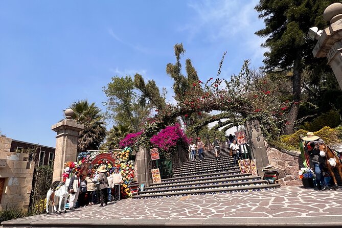 100% private tour in Guadalupe's Basilica with transport - The Old Basilica and the First Chapel
