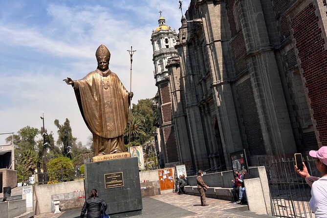100% private tour in Guadalupe's Basilica with transport - Walking Up Tepeyac Hill