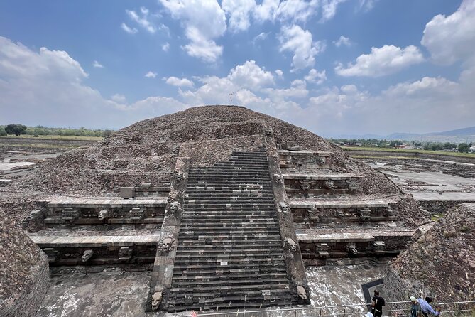 100% Private Tour in Teotihuacán Pyramids from Mexico City - Mexico City pickup and the road to the ruins