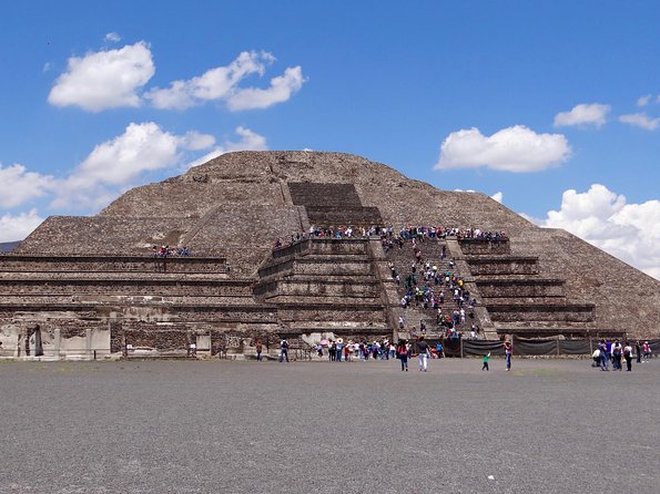 2-Day Guadalupe Shrine, Teotihuacan Pyramids and Xochimilco - Day two: University City, Coyoacan, and Xochimilco