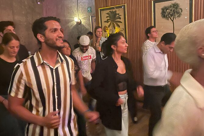 2 Hours and 30 Minutes Salsa Night in México City - The opening class: quick steps in a central club