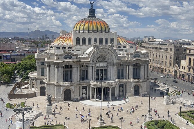 2 Hours of Mexican Muralism with an Art Lover - Starting at Palacio de Bellas Artes
