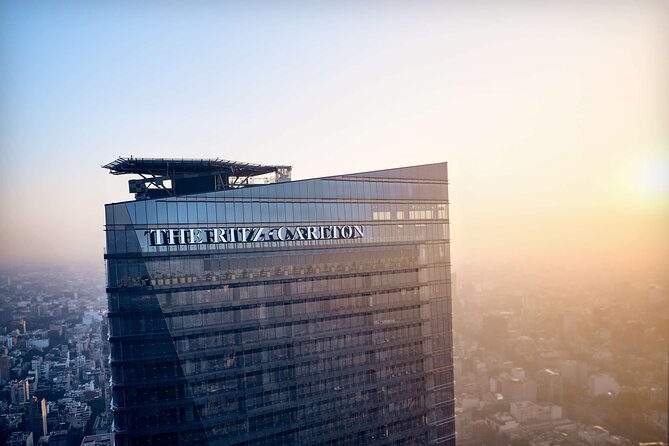 30' Mexico City Helicopter Tour - Landing at Ritz Carlton Reforma - Chapultepec and its castle