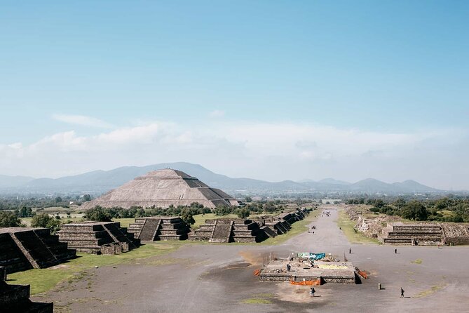 3X1 Teotihuacan, Basilica of Guadalupe, Tlatelolco and Tequila Tour - The agave and liquor tasting adds a different kind of context