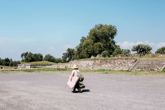 3X1 Teotihuacan, Basilica of Guadalupe, Tlatelolco and Tequila Tour - Guide quality can make or break the outing