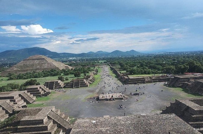 4 hours guided tour on Teotihuacan - Approaching the Temple of the Sun