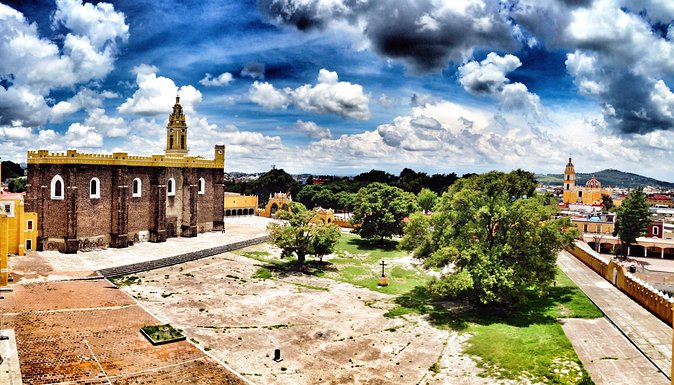 6-Night Best of Central Mexico Tour: Teotihuacan Pyramids, Taxco, Cuernavaca and Puebla from Mexico City - Guides, group size, and language