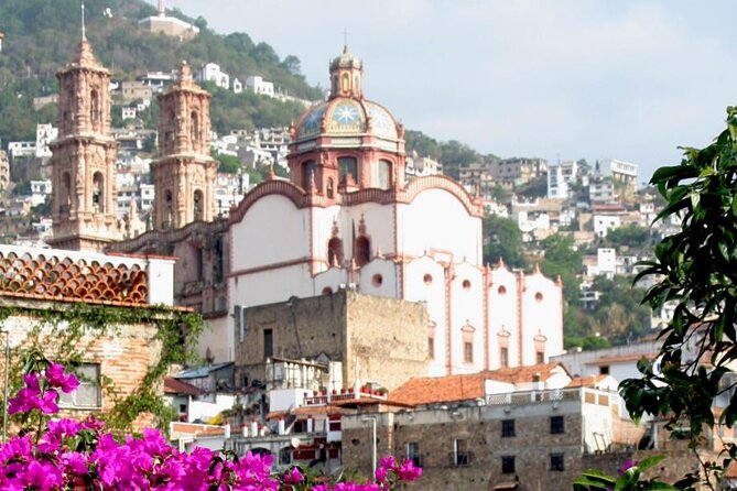 Airport Transfer: Mexico Airport MEX to Mexico by Luxury SUV - The drivers and communication