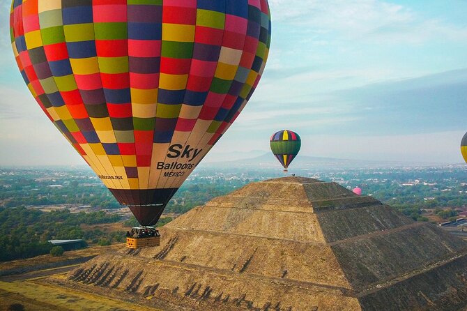 Balloon adventure: transfer+breakfast in the cave+guided pyramids - Breakfast inside La Cueva