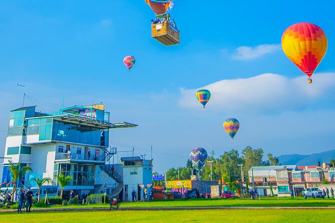 Balloon adventure: transfer+breakfast in the cave+guided pyramids - Two hours at the Teotihuacan pyramids