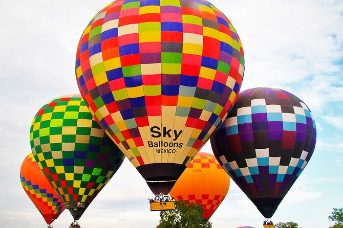 Balloon adventure: transfer+breakfast in the cave+guided pyramids - What the $242.10 price really buys