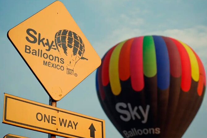 Balloon adventure: transfer+breakfast in the cave+guided pyramids - Thirty to forty minutes above Teotihuacan