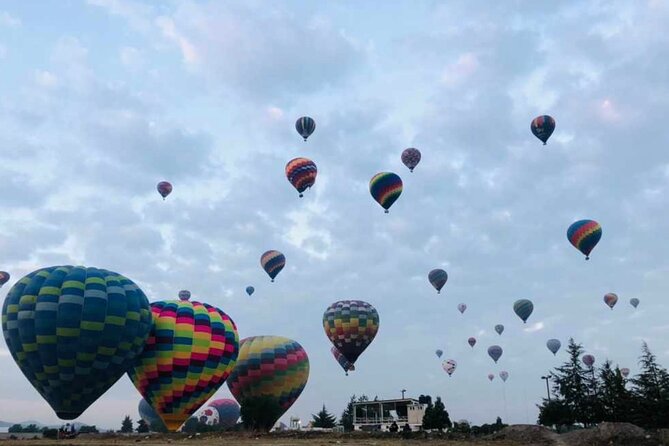 Balloon flight + Breakfast + Transportation from CDMX (SMALL GROUP) - Coffee, check-in, and the balloon launch