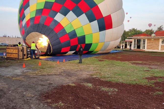 Balloon flight + Breakfast + Transportation from CDMX (SMALL GROUP) - What the MX$170.16 price really covers