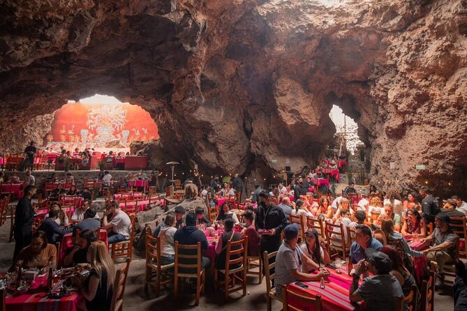 Balloon Flight + Cave Breakfast + Pick Up from CDMX or We Fly - A sunrise flight above Teotihuacan