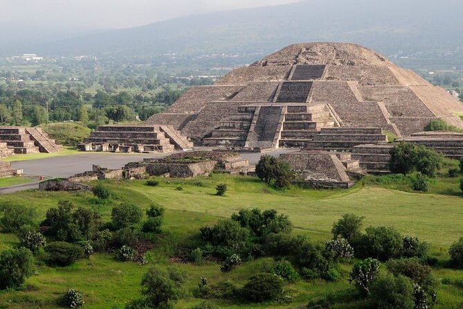 Balloon Flight over Teotihuacan All Inclusive - Breakfast at El Jaguar after landing