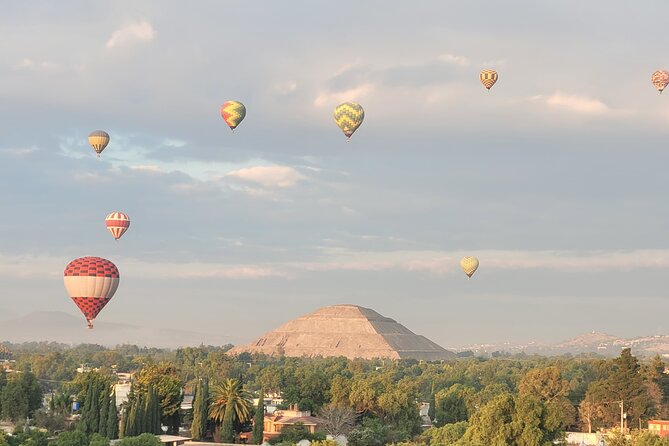 Balloon flight + Transportation + Breakfast in Cave or buffet + Pyramids - Why the balloon flight is the main event