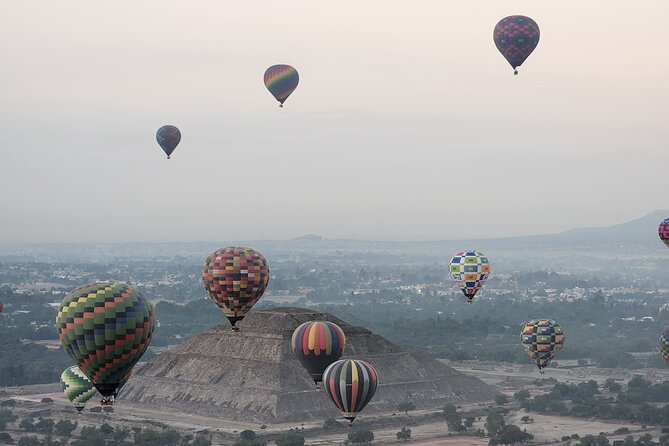Balloon flight + Transportation + Breakfast in Cave or buffet + Pyramids - Tlalocan crafts and the shopping stop