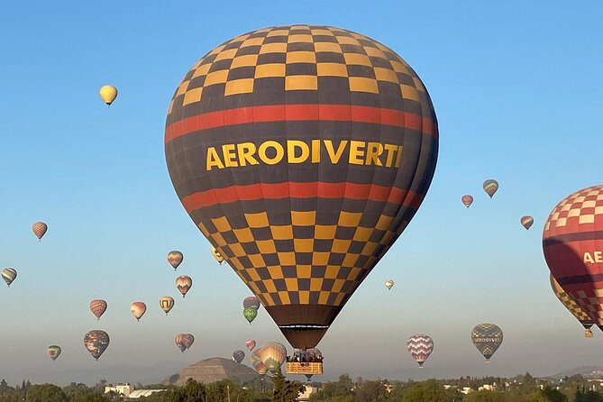 Balloon flight + Transportation + Breakfast in Cave or buffet + Pyramids - Walking through Teotihuacán’s pyramids