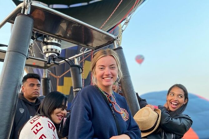 Balloon flight with breakfast in Cave and Pyramids tour from CDMX - Sunrise over Teotihuacan from a balloon basket