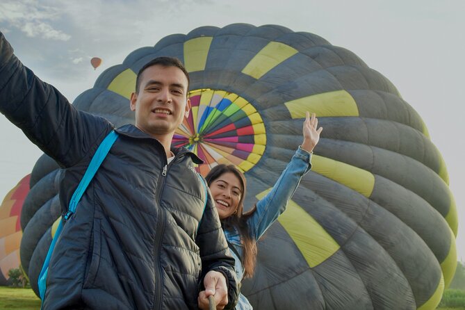 Balloon flight with breakfast in Cave and Pyramids tour from CDMX - Mezcal, tequila, pulque, and obsidian stops