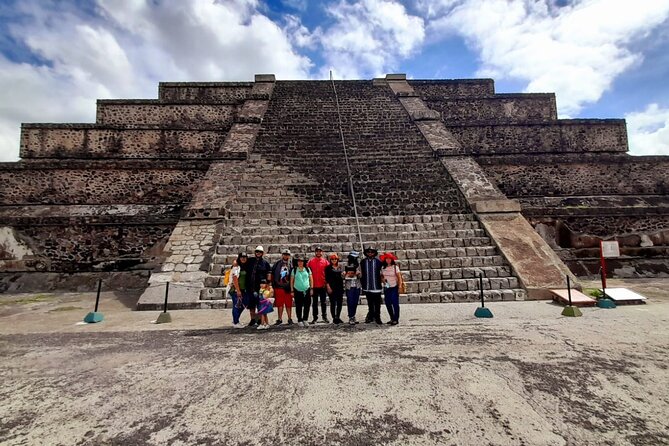Balloon flight with private transportation and guided tour to Teotihuacán - Who should book this experience?