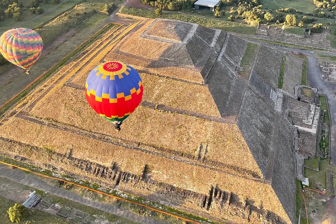 Balloon flight with pyramids tour and transportation from Mexico City - Waiting at Globopuerto Aerostat