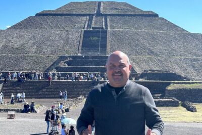 Balloon flight with pyramids tour and transportation from Mexico City - Breakfast inside La Cueva Teotihuacán
