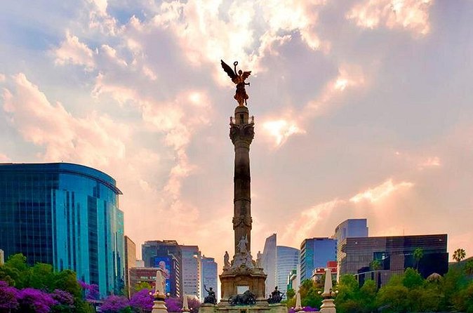 Bike Tour through Chapultepec, Reforma and the Zócalo / Mexico - Arriving at Templo Mayor and the Zócalo by bike