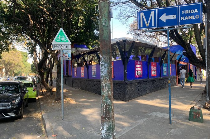 Bike Tour through Colonia Del Valle and Coyoacán / Mexico - Frida Kahlo’s home is a photo stop, not a museum visit