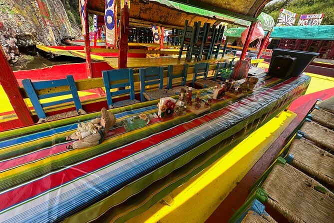 Boat Tour in Mexico City and Mezcal Fiesta with Food and ∞Drinks - Food that breaks up the drinking