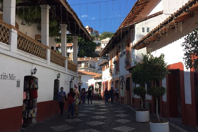 Cacahuamilpa Grottoes - Taxco, Ciudad de la Plata - What the cave guide adds