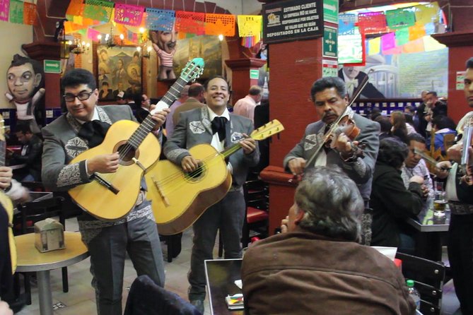Cantinas -Traditional Mexican Bars of the Historic Center - What the three-stop format does well