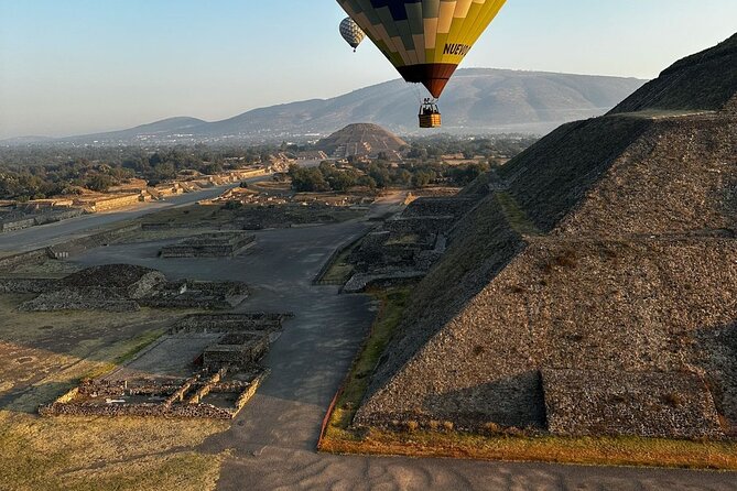CDMX balloon flight, breakfast, pickup and visit to Teotihuacán - Walking through Teotihuacán on the ground