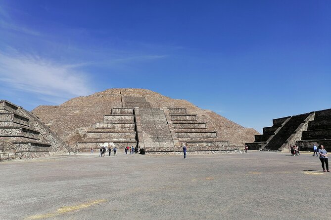 CDMX balloon flight, breakfast, pickup and visit to Teotihuacán - Craft shops and mezcal tasting