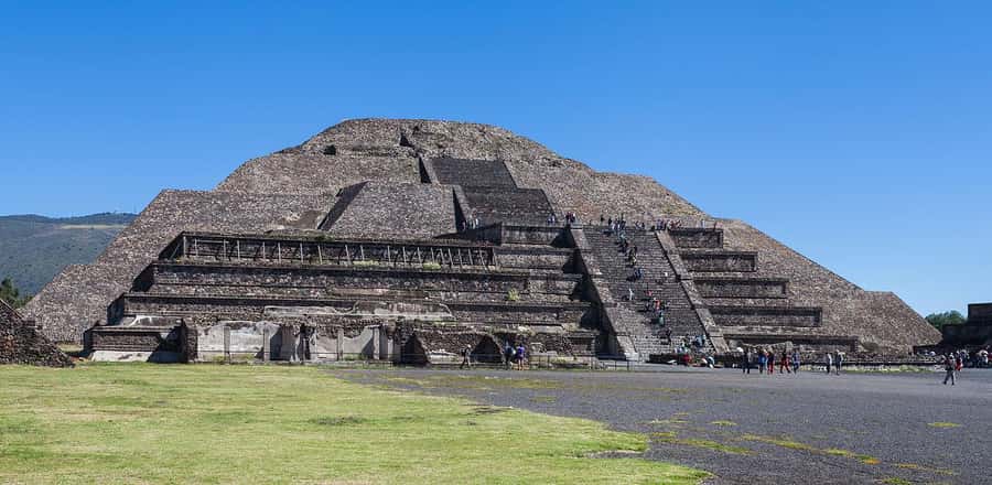 CDMX: Early visit to Teotihuacan - Walking through the Avenue of the Dead