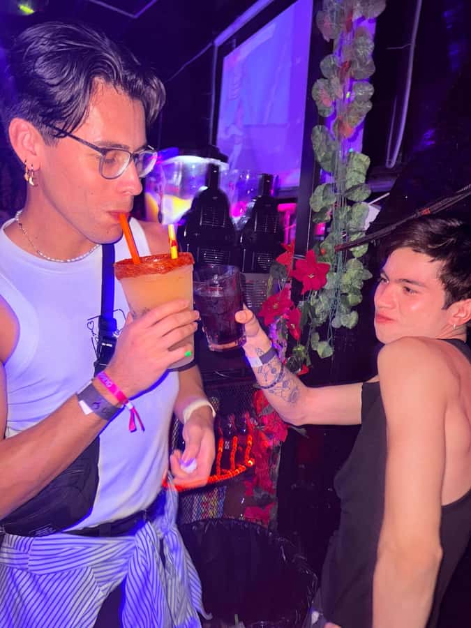 CDMX LGBT Tour: 3 Clubs + Drinks + Ride + Host - First stop: a queer bar with time to settle in