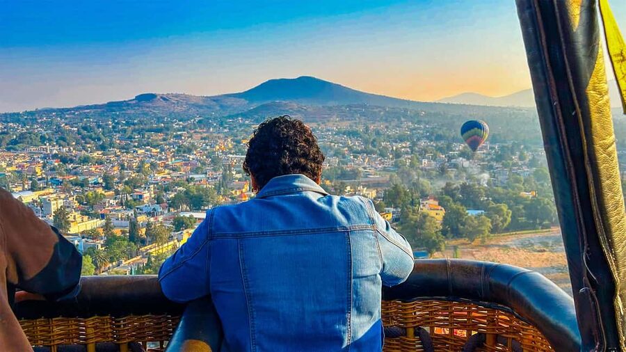 CDMX: Teotihuacan Hot Air Balloon with Breakfast - Walking through Teotihuacan on the ground