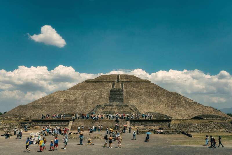 CDMX: Tour of the ruins of Teotihuacan, Tlatelolco, and Guadalupe - Meeting the bus at 7:30 or 8:20