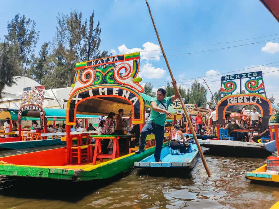 CDMX: Xochimilco, Coyoacan, Frida Kahlo Museum & Murals Tour - The cooperative shop and Mexican craft tradition
