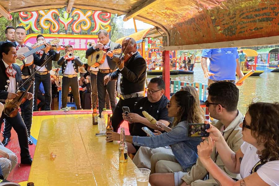 CDMX: Xochimilco Trajinera Party, Drinks, Mariachi & Tacos - Drinks on the canals