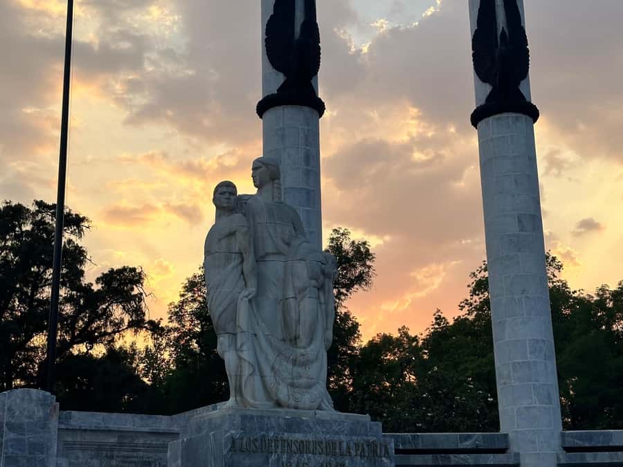 Chapultepec Castle: Private tour with local guide, tickets included - Key points to know before booking