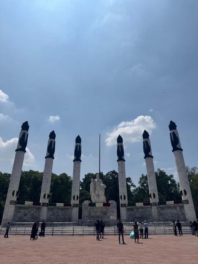 Chapultepec Castle: Private tour with local guide, tickets included - Should you book Chapultepec Castle privately?