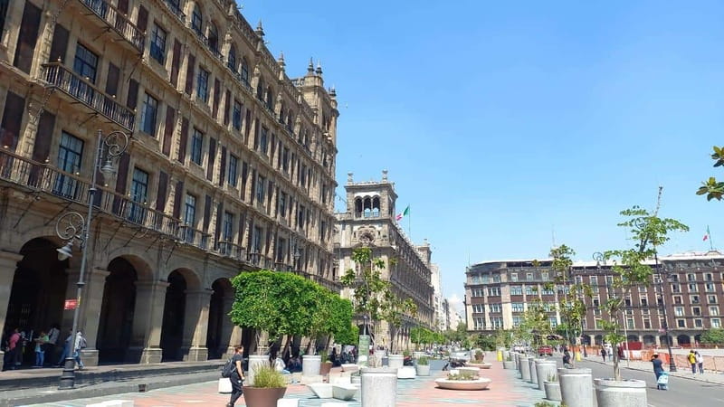 Ciudad de Mexico: Historia y vida moderna en la capital - What the guide adds to the walk