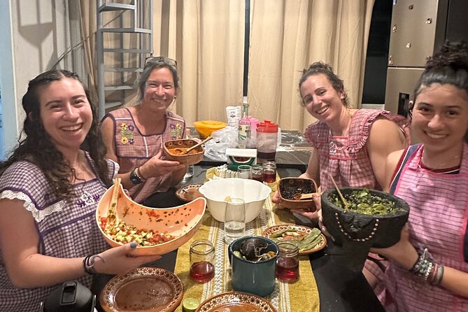 Class of Sauces and Tortillas in Mexico City - Four sauces, four different lessons