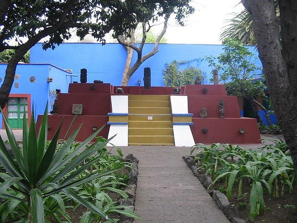 Coyoacán Walking Tour: Access to Frida Kahlo Museum & Tacos - Why Coyoacán Works So Well on Foot