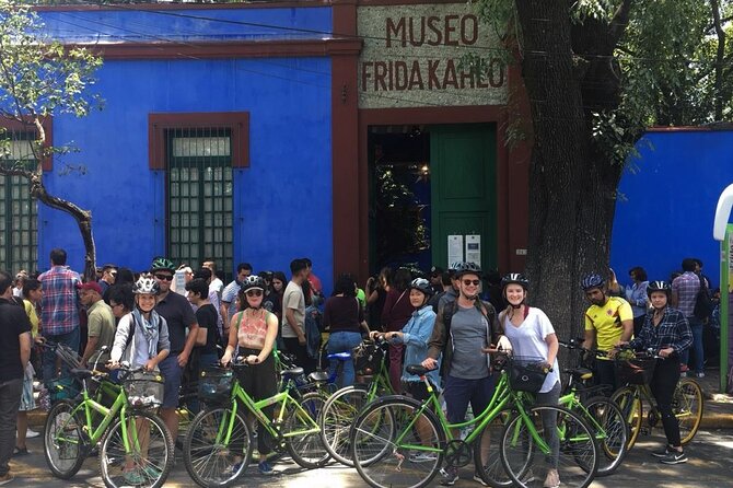 Coyoacán Walking Tour: Access to Frida Kahlo Museum & Tacos - The Guides and the Small-Group Advantage